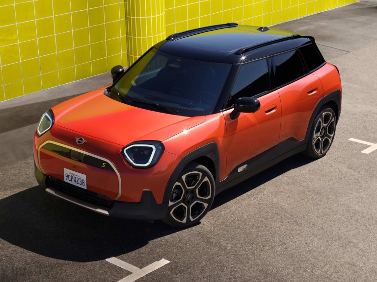 All-Electric MINI Aceman - driving experience - parking assistant