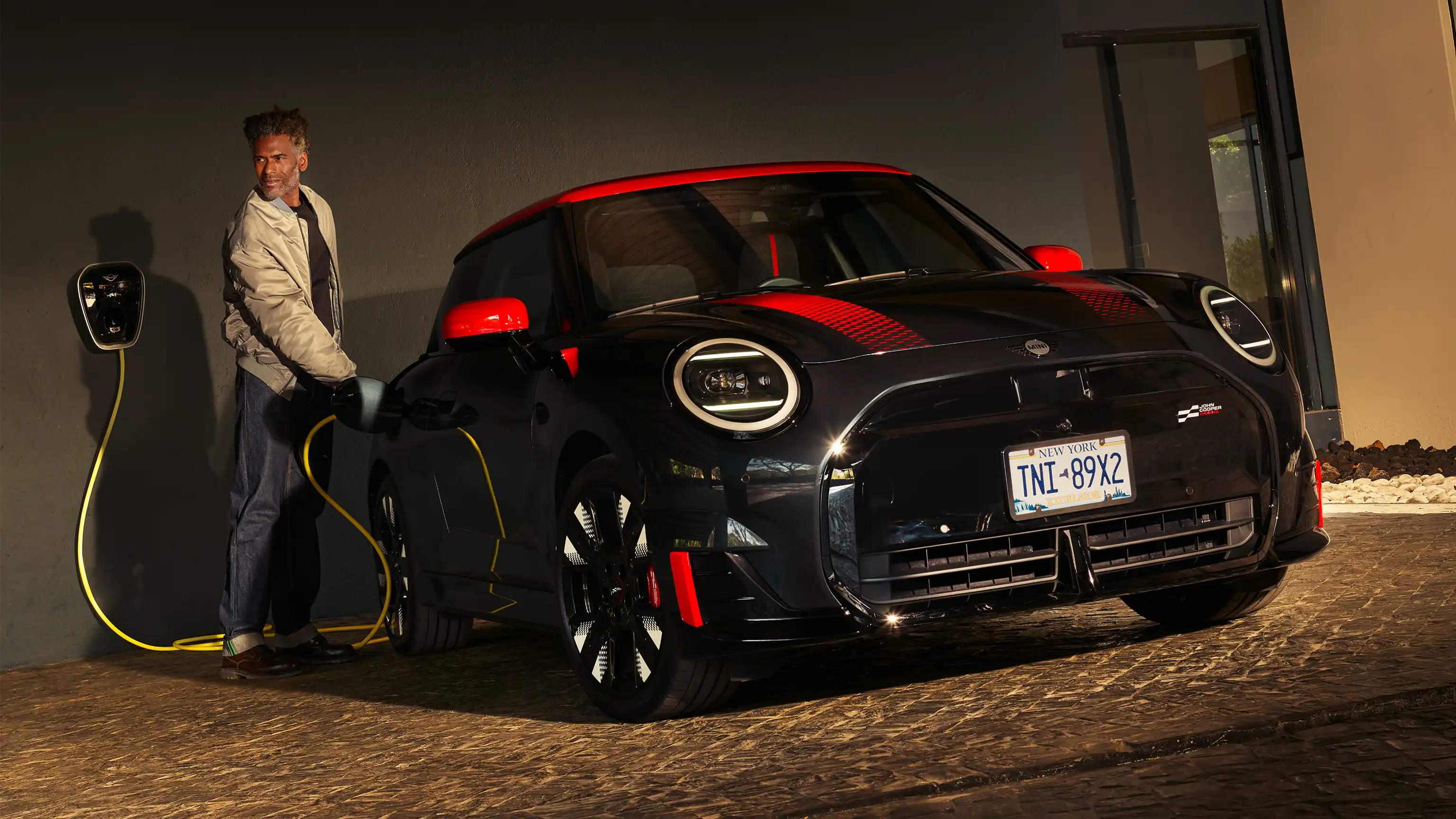 MINI John Cooper Works - Charging MINI