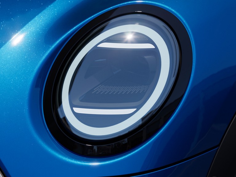 MINI Cooper 5-door - exterior - light signatures